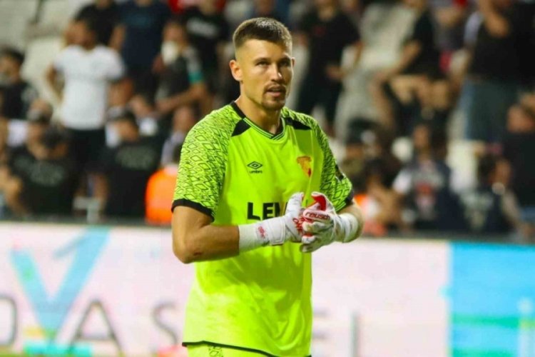 Mateusz Lis, 3 ma&ccedil;ta kalesini gole kapadı