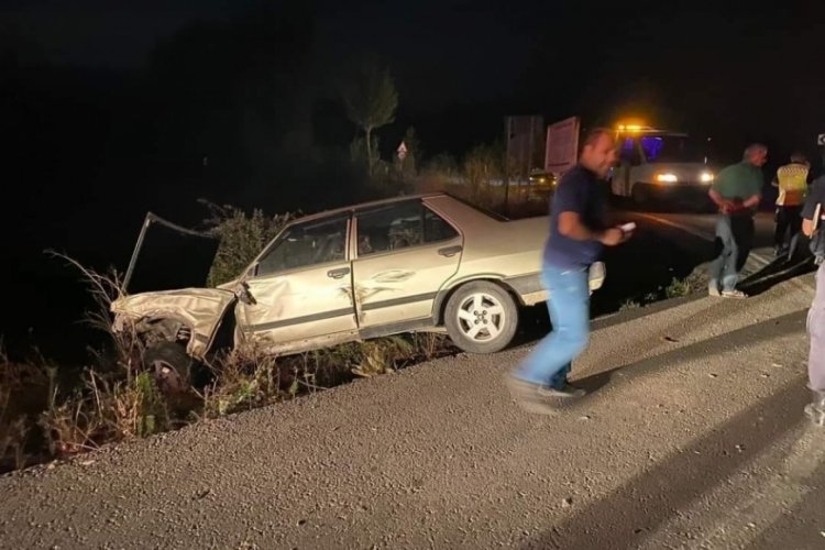 K&uuml;tahya'da minib&uuml;s ile otomobil kaza yaptı! 9 kişi yaralandı