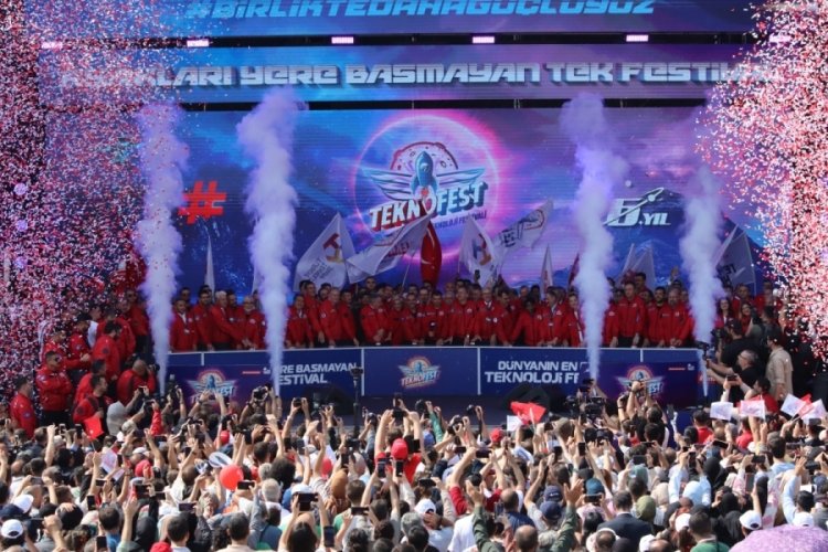 TEKNOFEST İzmir: Gen&ccedil;ler teknoloji i&ccedil;in hazır!