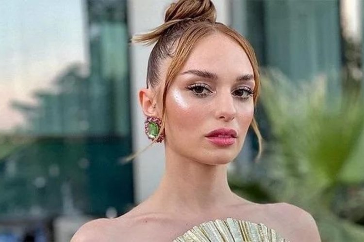Nilperi Şahinkaya lansmanda tarzıyla dikkat &ccedil;ekti