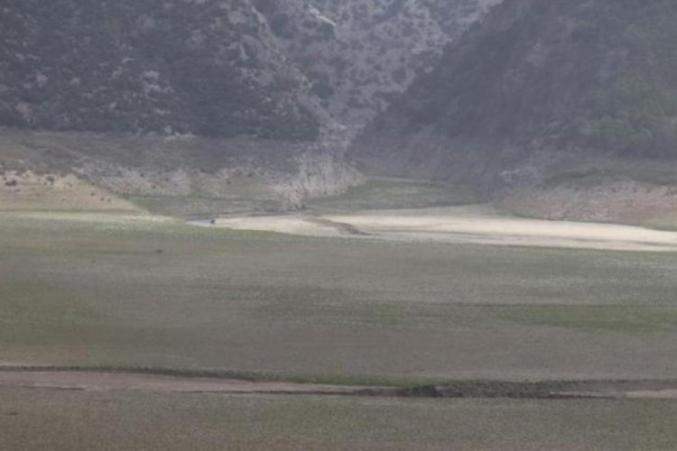 Aydın'daki Kemer Barajı kurumaya y&uuml;z tuttu