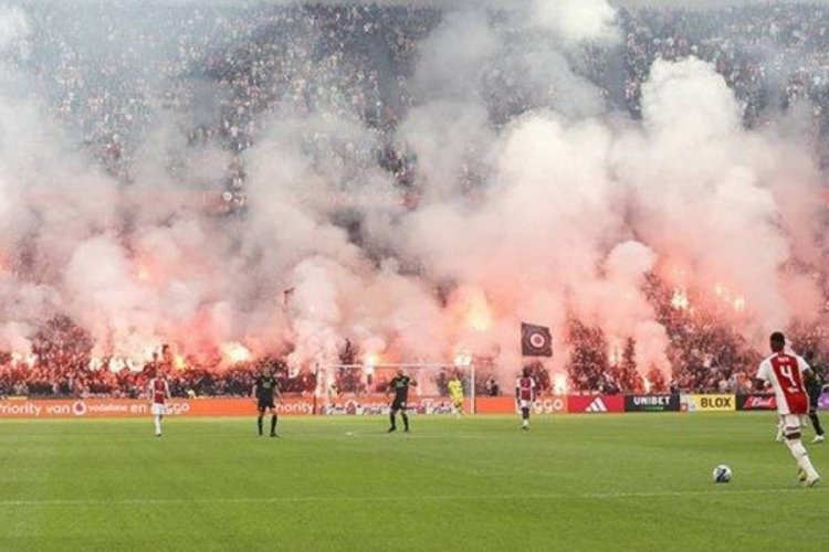 Yarıda kalan Ajax-Feyenoord ma&ccedil;ı seyircisiz tamamlandı