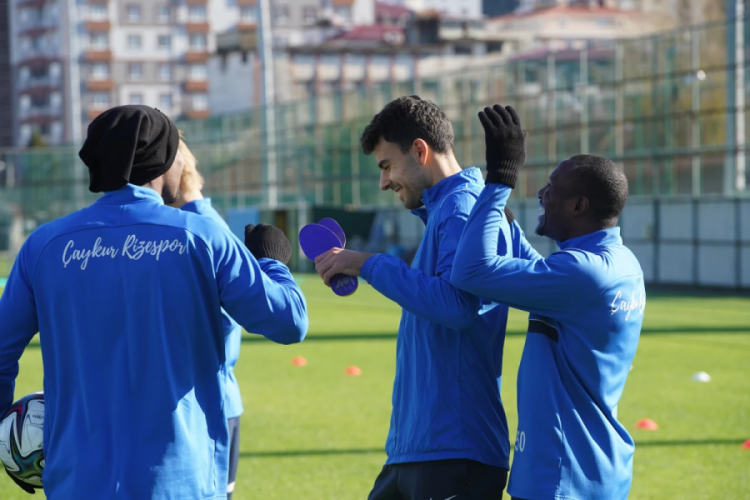 &Ccedil;aykur Rizespor, Fenerbah&ccedil;e ma&ccedil;ı hazırlıklarını s&uuml;rd&uuml;rd&uuml;