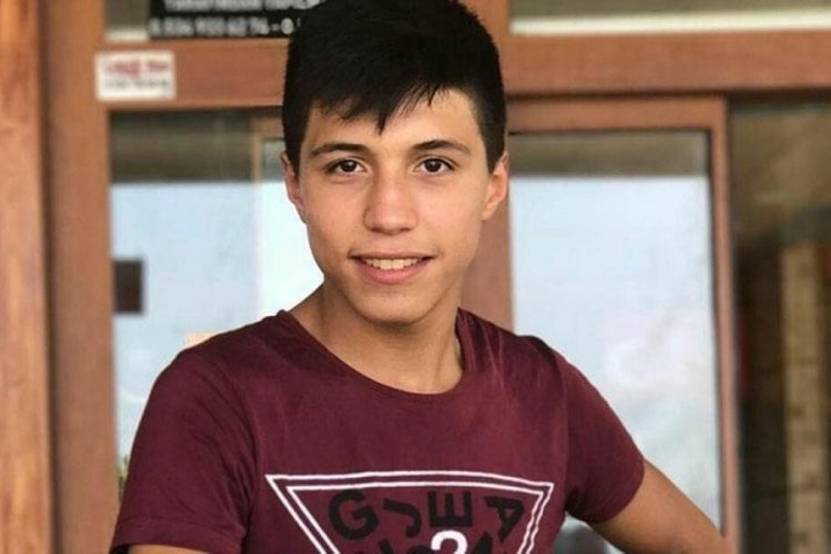 Manisa'da epilepsi n&ouml;beti ge&ccedil;irip motosikletten d&uuml;şt&uuml;! Araba &ccedil;arpması sonucu &ouml;ld&uuml;