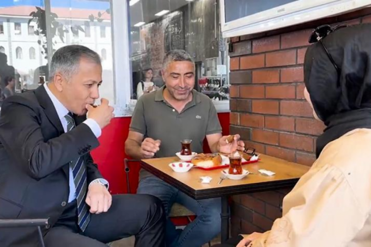 Bakan Yerlikaya Ankara'da esnaf ziyaretinde bulundu