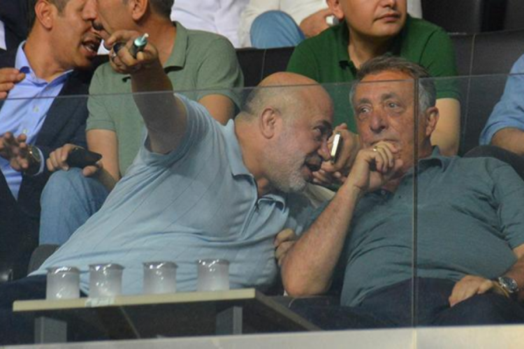 Beşiktaş'ta y&ouml;netim istifaya davet edildi