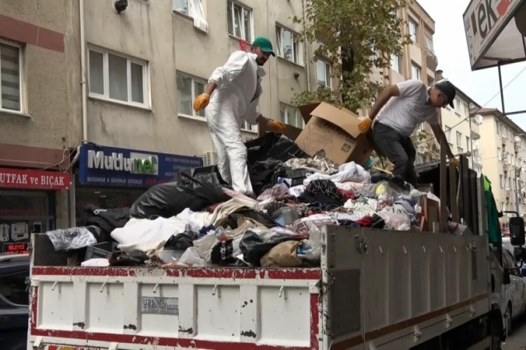 Bursa'da 35 yaşındaki kadının evinden kamyon kamyon &ccedil;&ouml;p &ccedil;ıktı