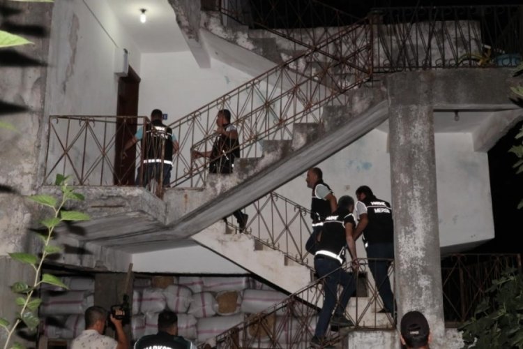 Mersin'de 439 bin adet uyuşturucu hap ele ge&ccedil;irildi