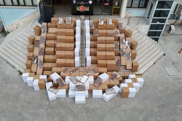 Denizli'de ka&ccedil;ak&ccedil;ılık operasyonu! 4 milyon 310 bin makaron ele ge&ccedil;irildi