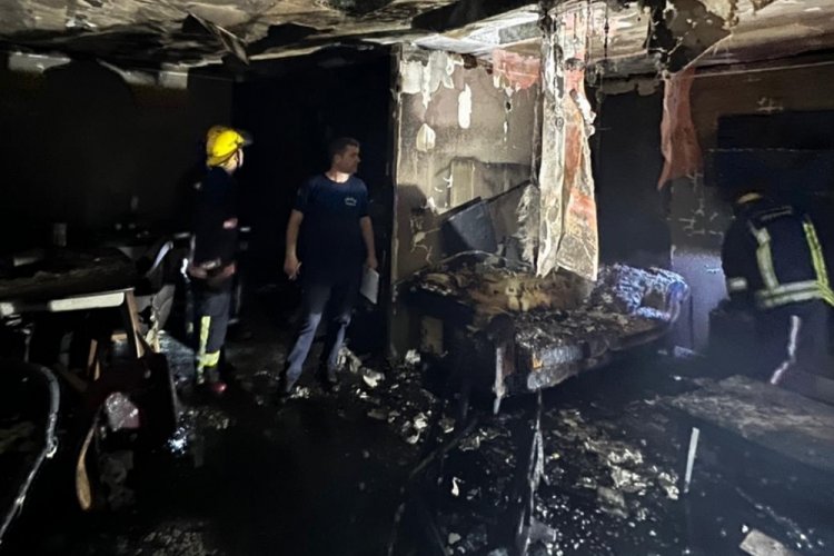 Yalova'da dubleks daire alev alev yandı