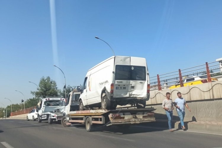 Diyarbakır'da  3 aracın karıştığı kazada 3 kişi yaralandı