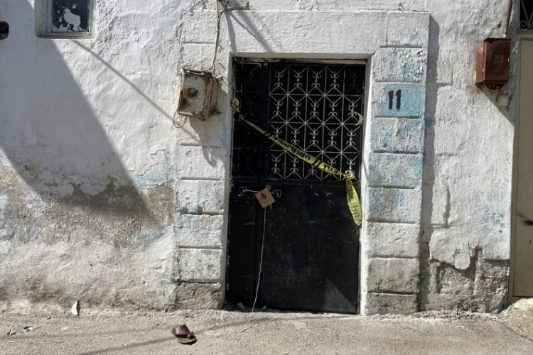 Gaziantep'te eşini &ouml;ld&uuml;r&uuml;p 3'&uuml; &ccedil;ocuğu 4 kişiyi yaralayan baba intihar etti