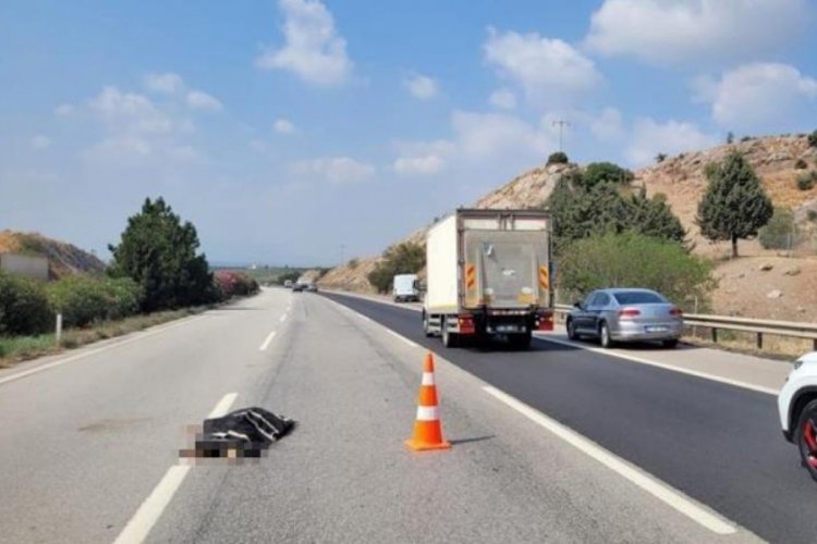 Adana'da otoyola giren yaşlı kadının feci &ouml;l&uuml;