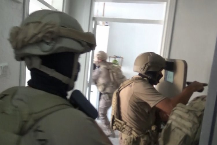 Gaziantep'te uyuşturucu operasyonu! Evdeki kamera sistemi dikkat &ccedil;ekti