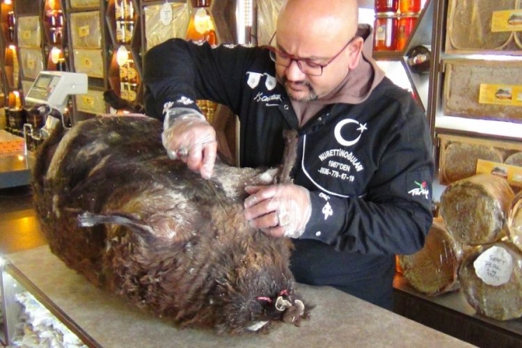 Kars'ta asırlık tuluk peyniri yoğun ilgi g&ouml;r&uuml;yor