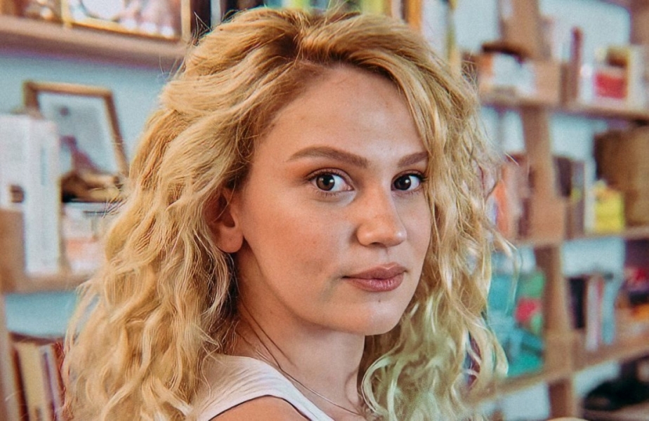 Farah Zeynep Abdullah'ın rol aldığı Bergen filminde 'adet' kelimesi sans&uuml;rlendi!