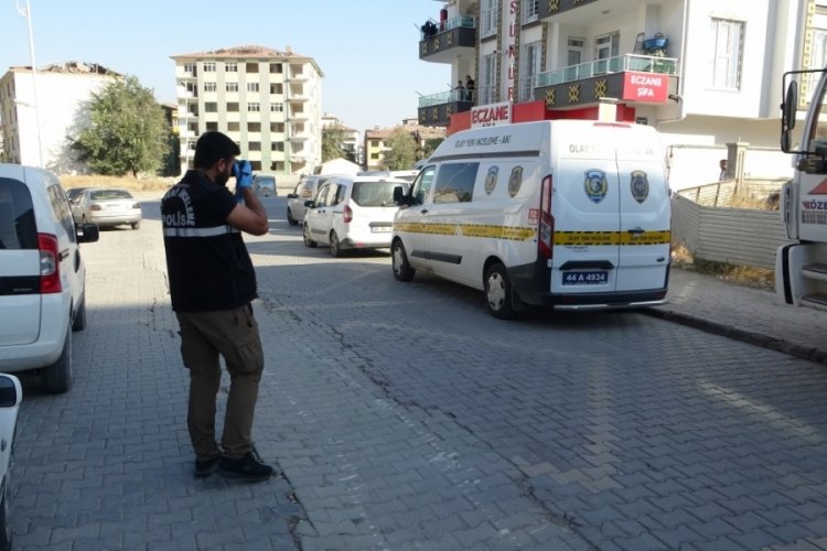 Tartıştığı kardeşini silahla yaralayıp polise teslim oldu