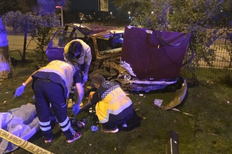 Isparta'da otomobil ref&uuml;je &ccedil;ıktı! 1 &ouml;l&uuml;, 2 yaralı