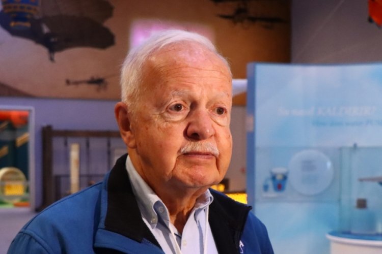 NASA'dan emekli astronot Bartoe Bursa'da konuştu: Uzay boşluğundan g&ouml;rd&uuml;ğ&uuml; D&uuml;nya'yı anlattı