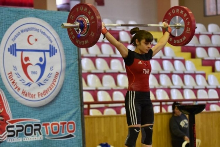 T&uuml;rkiye Halter Federasyonu, Bursa'da dopingle m&uuml;cadele i&ccedil;in seminer d&uuml;zenledi
