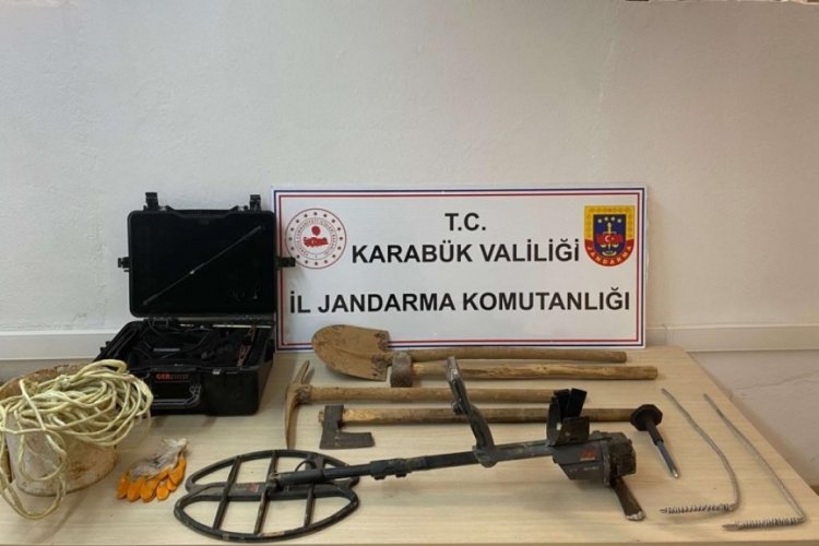Karab&uuml;k'te ka&ccedil;ak kazı yaptıkları iddiasıyla 4 şahıs g&ouml;zaltına alındı