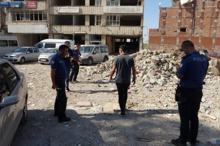 Molozların arasında kanlı saldırı: 1 yaralı