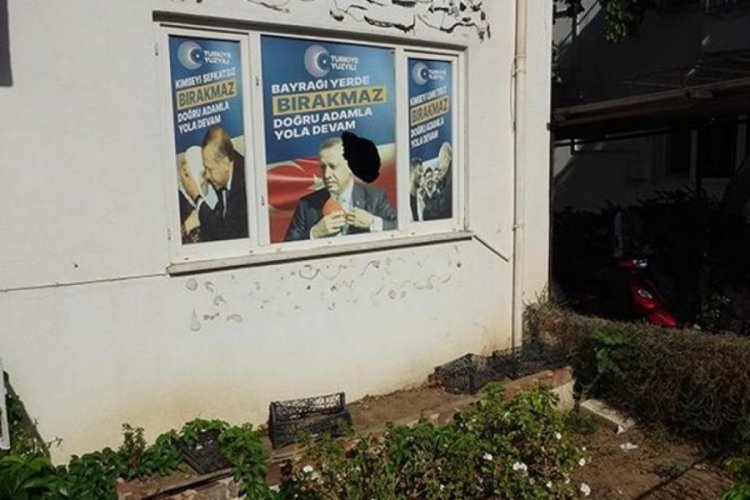 AK Parti'nin se&ccedil;im irtibat ofisine saldırınan kişi yakalandı