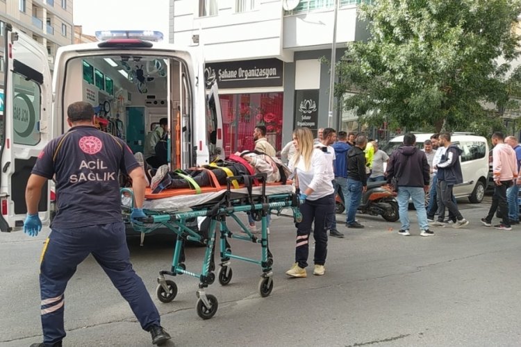 &Ccedil;orum'da otomobil ile motosiklet &ccedil;arpıştı: 2 yaralı