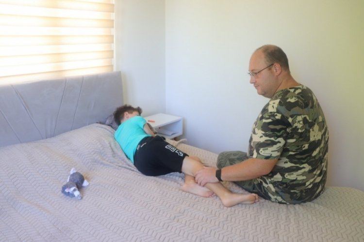 Savaştan ka&ccedil;an Ukraynalı &ccedil;ocuk maganda kurşunu ile yaralandı
