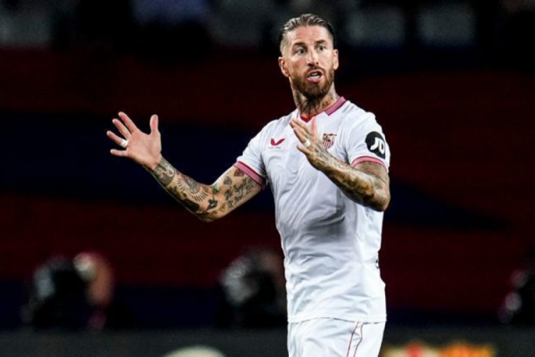Sergio Ramos kendi kalesine attı!