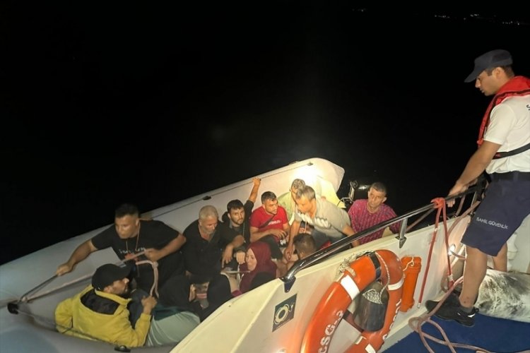 Muğla'nın Bodrum a&ccedil;ıklarında 12 d&uuml;zensiz g&ouml;&ccedil;men yakalandı