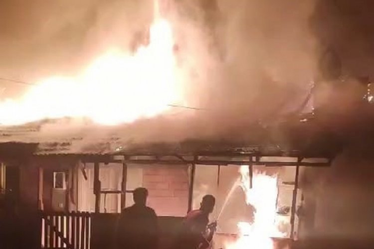Bolu'da tek katlı ev yangında kullanılamaz hale geldi