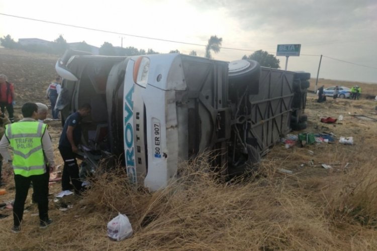 Amasya'da yolcu otob&uuml;s&uuml; devrildi! 6 &ouml;l&uuml;, 33 yaralı