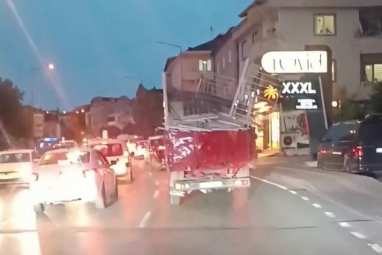 Bursa'da tehlikeli taşımacılık kamerada