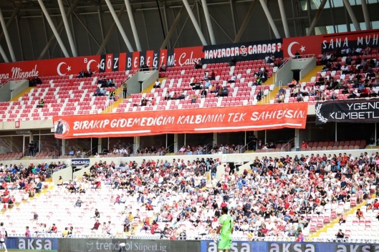 Sivas'ta trib&uuml;nler boş kaldı
