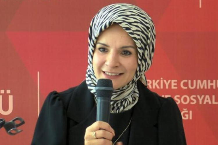 Bakan Mahinur G&ouml;ktaş: Yaşlılarımızın yaşam kalitesini arttırmak i&ccedil;in &ccedil;alışıyoruz