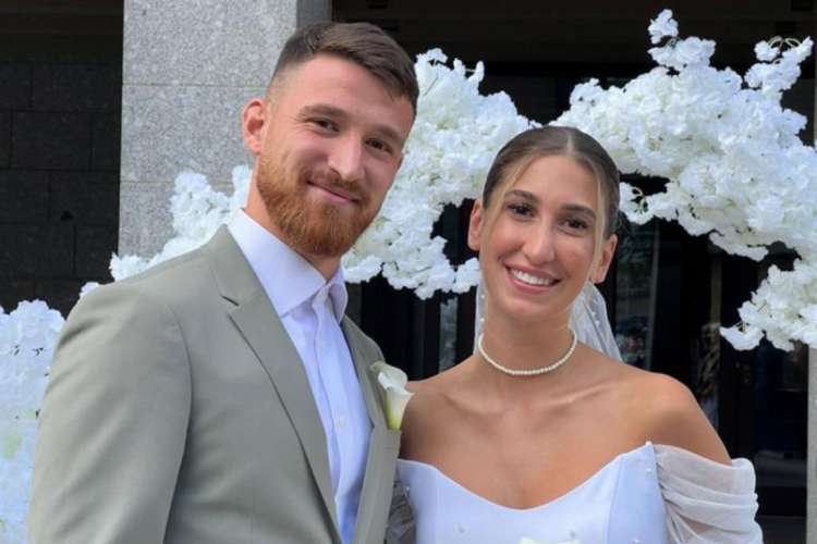 Milli futbolcu Salih &Ouml;zcan d&uuml;nya evine girdi