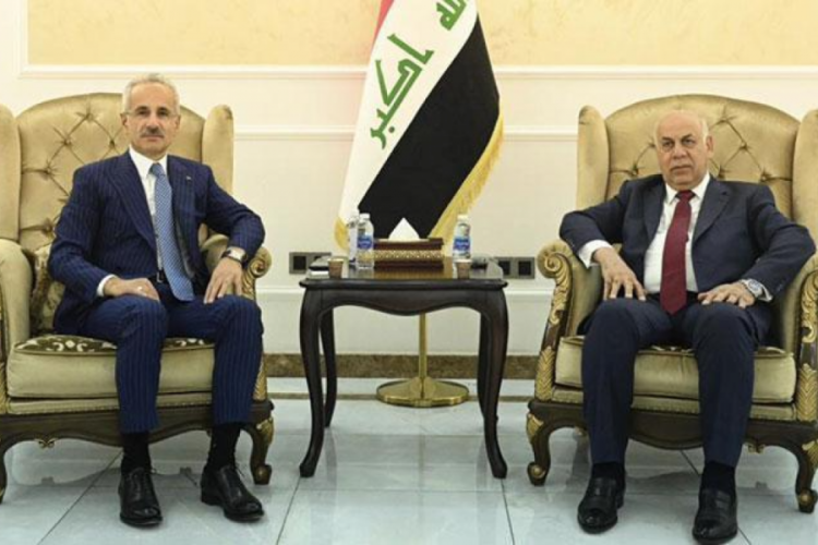 Bakan Uraloğlu, Irak K&uuml;lt&uuml;r Bakanı Fekkak ile bir araya geldi