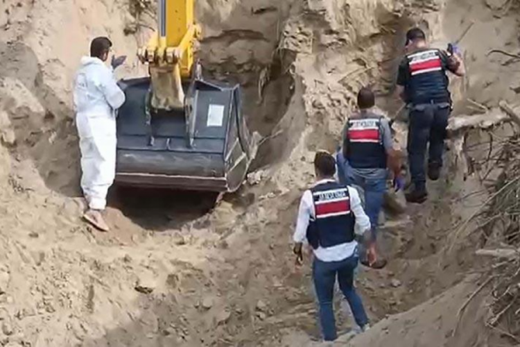 5 yıl &ouml;nce &ccedil;obanlık i&ccedil;in Manisa'ya gitmişti! Cinayete kurban gittiği ortaya &ccedil;ıktı