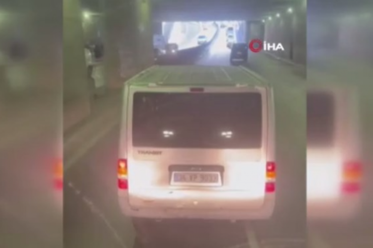 Yangına giden itfaiyeye yol vermedi! O anlar kameraya yansıdı
