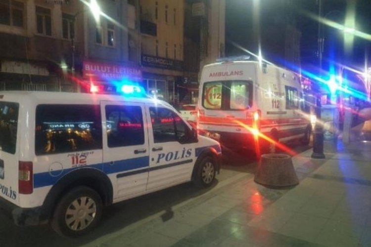 Aksaray'da esnaflar arasında &ccedil;ıkan kavgada bı&ccedil;aklar konuştu! 4 yaralı