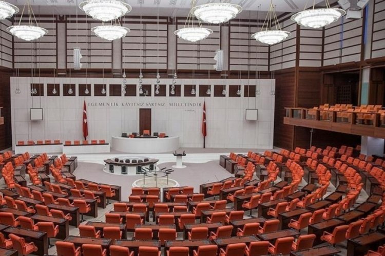 B&uuml;y&uuml;k Aile Platformundan LGBT &ouml;rg&uuml;tlerinin kapatılması i&ccedil;in TBMM'ye dilek&ccedil;e