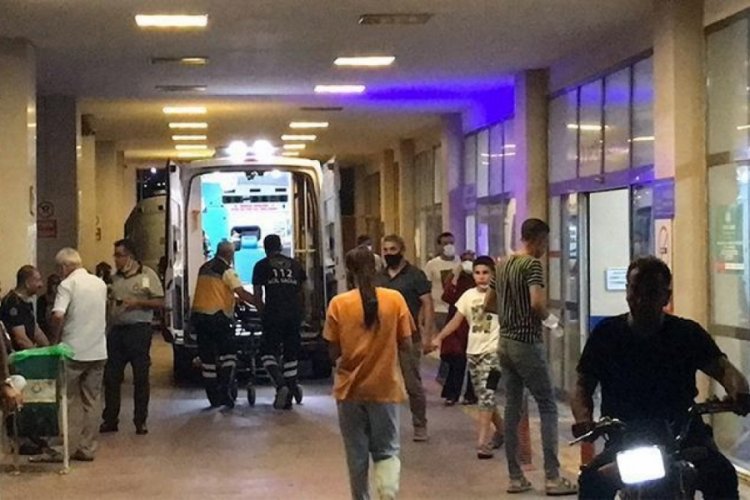 Şanlıurfa'da birlikte yaşadığı kadını sokak ortasında boğazından bı&ccedil;aklayarak &ouml;ld&uuml;rd&uuml;!