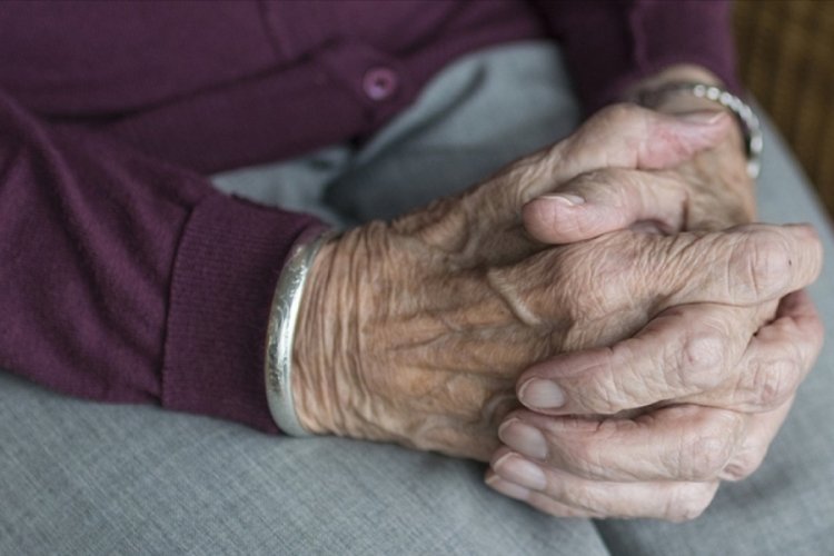 D&uuml;nyada 2050'de her 6 kişiden biri yaşlı olacak