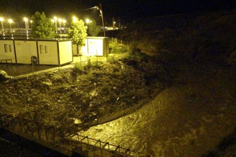 Hatay'da yağışla birlikte su seviyesinin y&uuml;kseldi