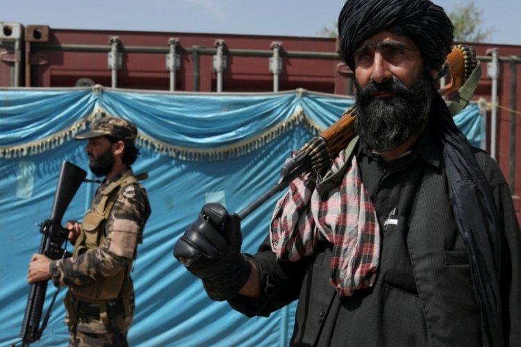 Taliban 'b&uuml;y&uuml;c&uuml;leri' g&ouml;zaltına aldı