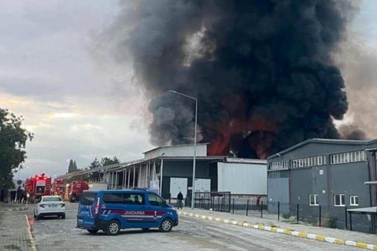 Uşak'ta tekstil fabrikasında yangın