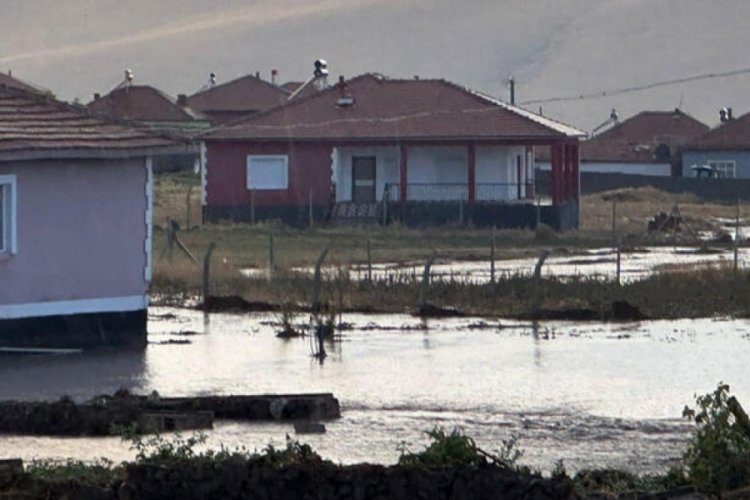 Konya'da 3 il&ccedil;ede sağanak yağmur  etkili oldu