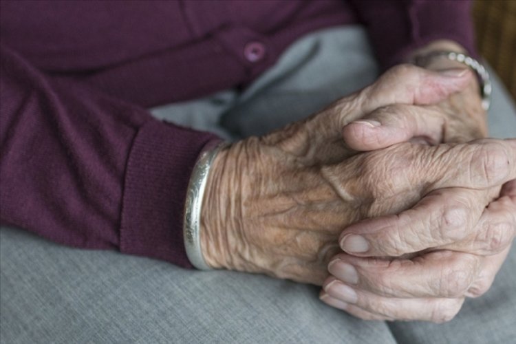 Şok iddia: D&uuml;nyada 2050'de her 6 kişiden biri "yaşlı" olacak