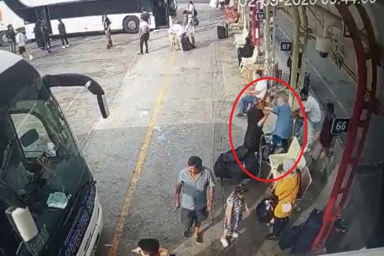 Bursa'da kavga ederken ikisi de kalp krizi ge&ccedil;irdi! O anlar kamerada